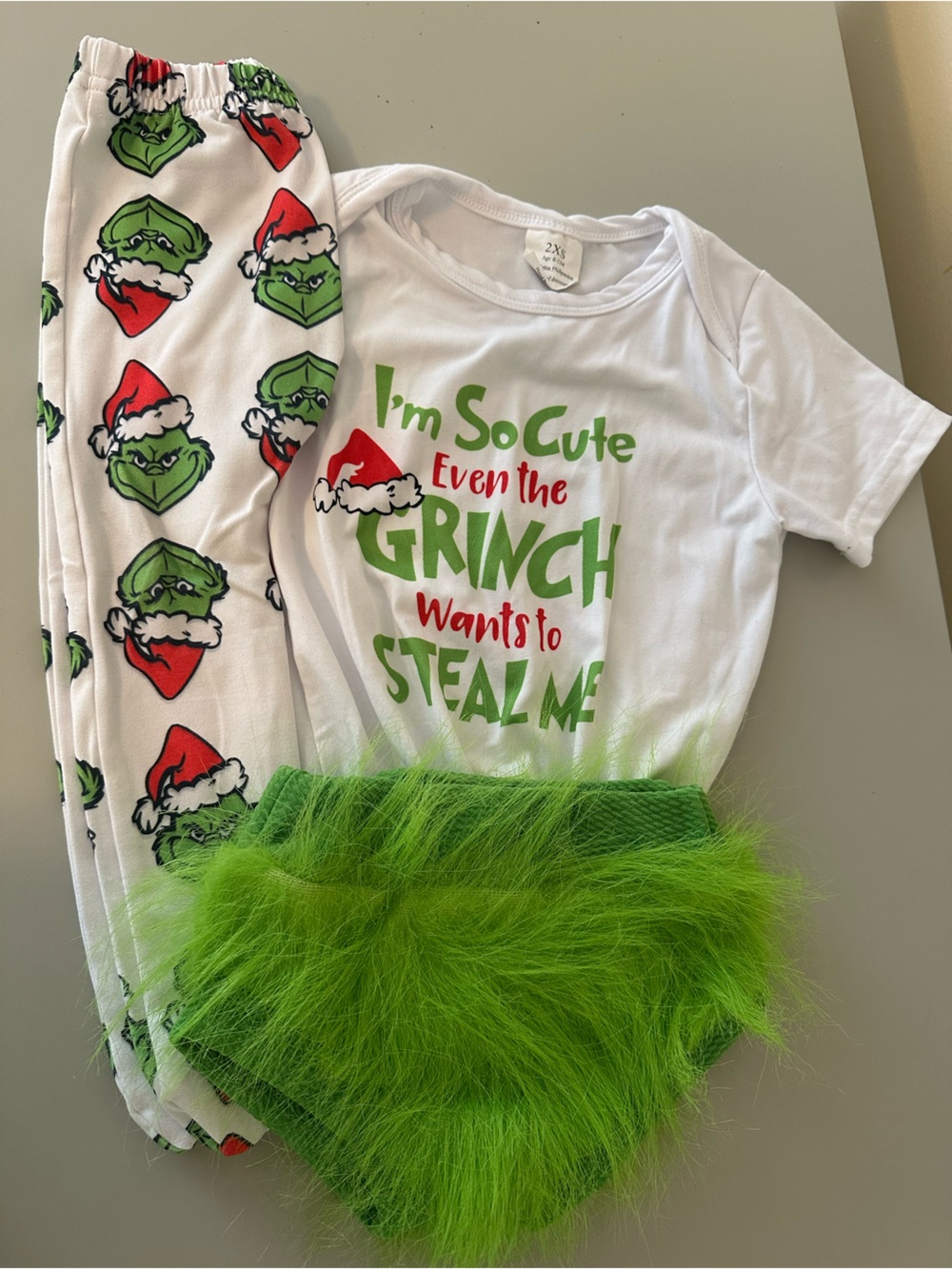 Baby Grinch 3 piece set outfit with fuzzy diaper cover 6-12 mo